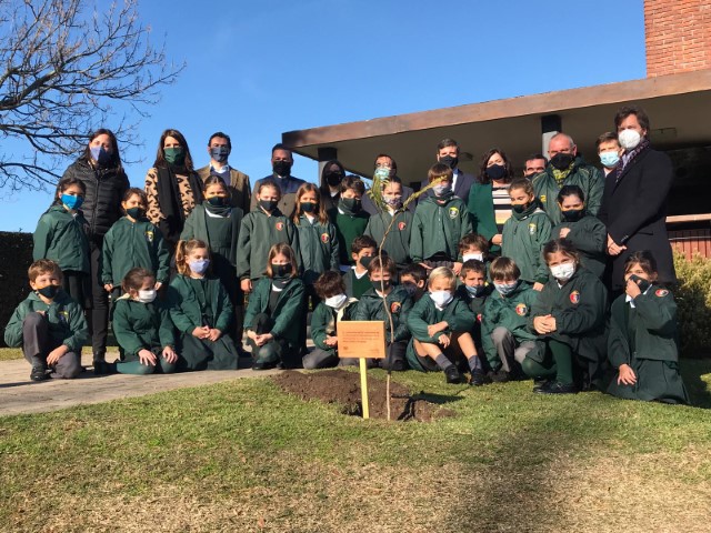 HER MAJESTY´S BIRTHDAY TREE PLANTING